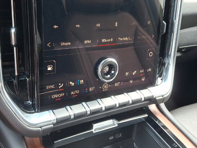 Used 2025 GMC Yukon Denali AWD/4WD image 15