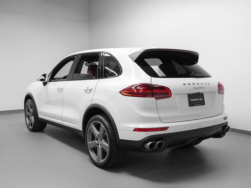 Used 2017 Porsche Cayenne S AWD/4WD image 3