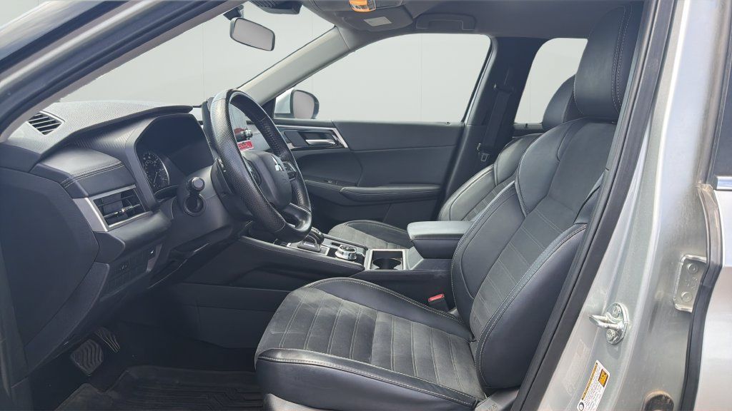 Used 2024 Mitsubishi Outlander FWD image 9