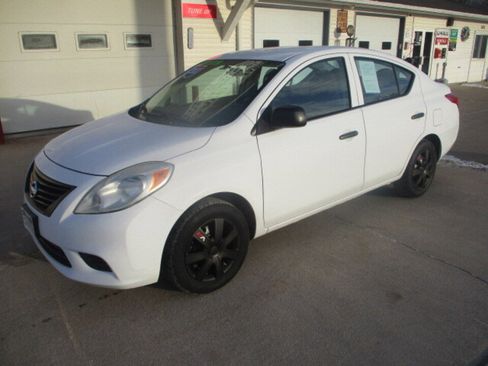 Used 2013 Nissan Versa S FWD image 10