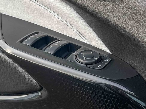 Certified 2025 Chevrolet Trax LT w/ LT Convenience Package image 41