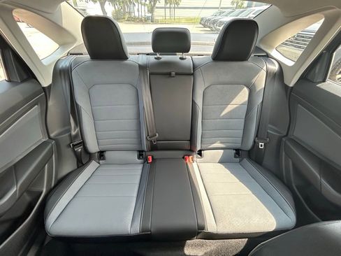 Used 2025 Volkswagen Jetta SE w/ Sunroof Package image 30