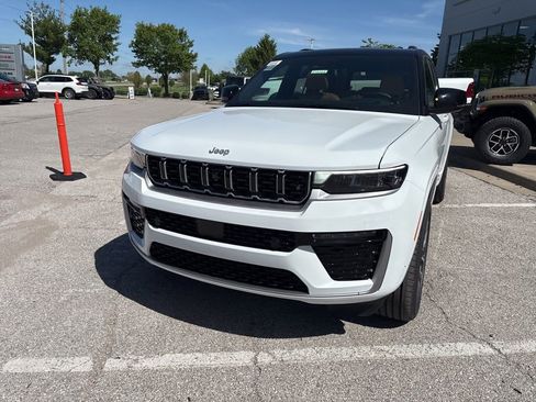 New 2026 Jeep Grand Cherokee Summit AWD/4WD image 11