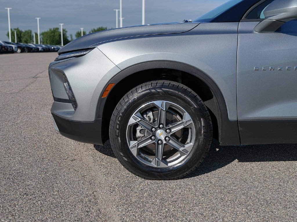 Used 2025 Chevrolet Blazer LT AWD/4WD image 12