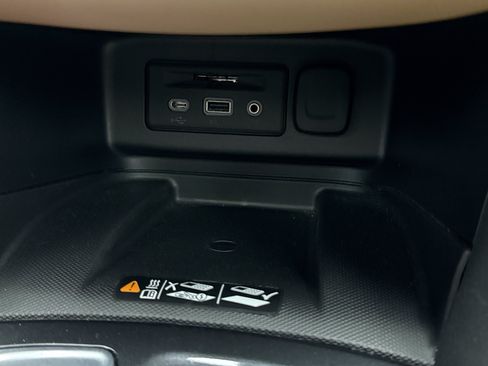 Used 2022 Chevrolet Equinox Premier AWD/4WD image 16
