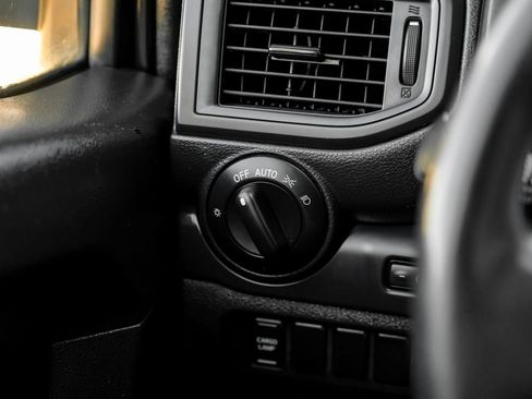 Used 2021 Nissan Titan S image 27