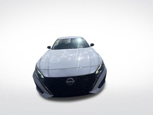 Used 2023 Nissan Altima 2.5 SR FWD image 11