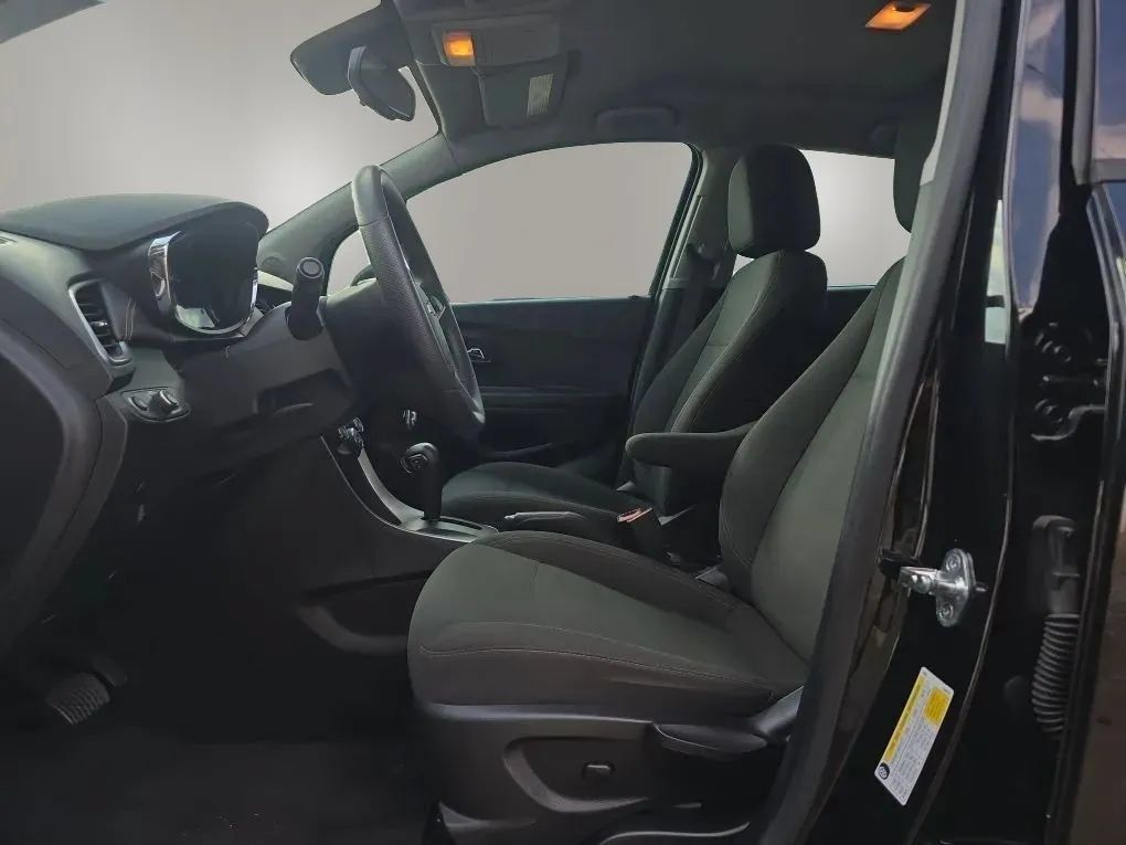 Used 2022 Chevrolet Trax LS AWD/4WD image 13