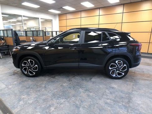 Used 2026 Chevrolet Trax RS w/ Sunroof Package image 4