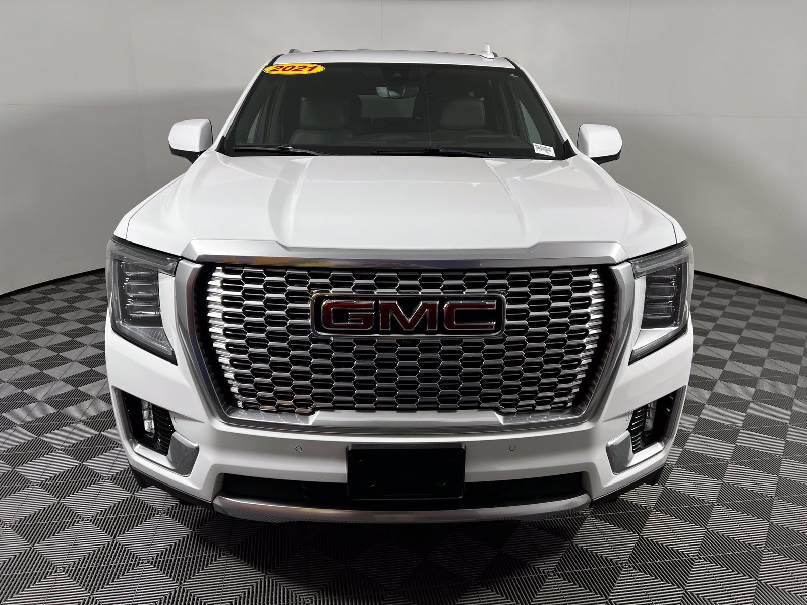 Used 2021 GMC Yukon Denali w/ Denali Premium Package AWD/4WD image 2