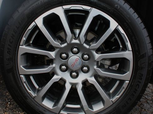 Used 2021 GMC Acadia Denali w/ Denali Technology Package image 11