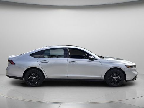 Certified 2025 Honda Accord SE image 3