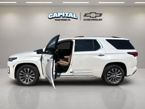 Used 2023 Chevrolet Traverse Premier image 13