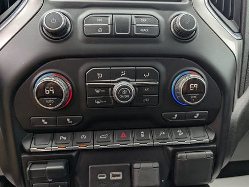 Used 2019 Chevrolet Silverado 1500 LT Trail Boss AWD/4WD image 33