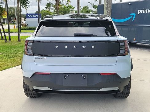 New 2026 Volvo EX30 Cross Country Ultra image 4