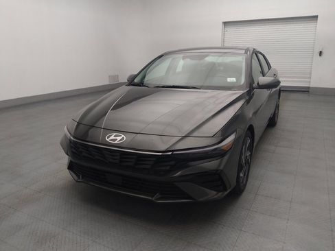 Used 2025 Hyundai Elantra Limited FWD image 15