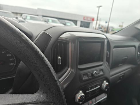 Used 2022 GMC Sierra 2500 Pro w/ Convenience Package image 9