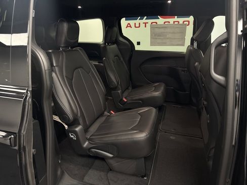 New 2026 Chrysler Pacifica Select w/ S Appearance Package image 33