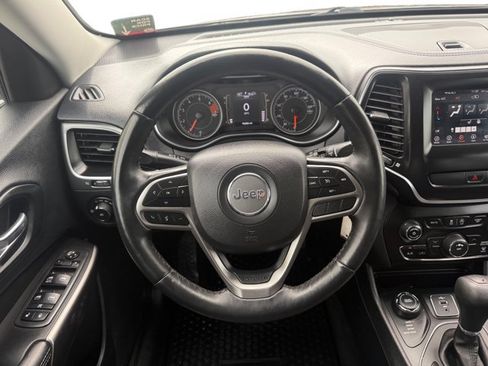 Used 2019 Jeep Cherokee Latitude w/ Cold Weather Group AWD/4WD image 14