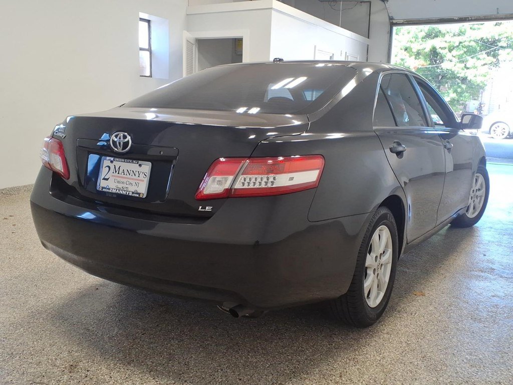 Used 2011 Toyota Camry LE w/ LE Extra-Value Pkg FWD image 4