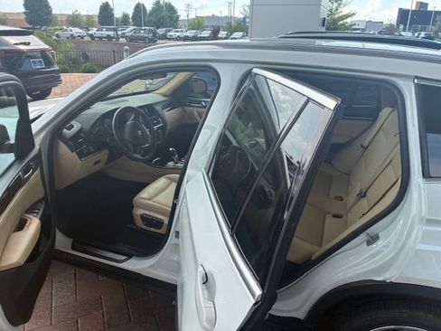 Used 2017 BMW X3 xDrive28i AWD/4WD image 6