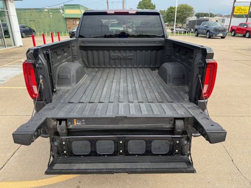 Used 2023 GMC Sierra 1500 SLT w/ SLT Convenience Package image 5