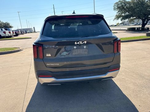 Used 2025 Kia Sorento S w/ Panoramic Sunroof Package FWD image 6