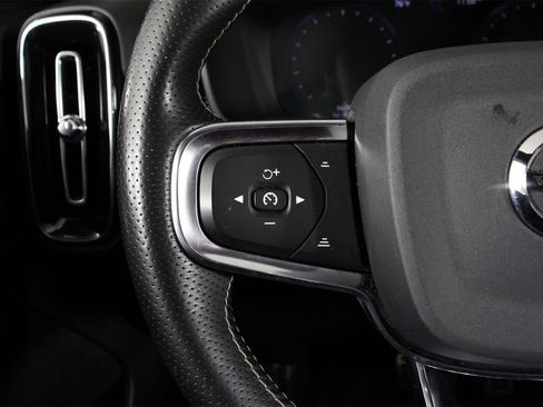 Used 2021 Volvo XC40 T5 R-Design w/ Protection Package Premier image 10