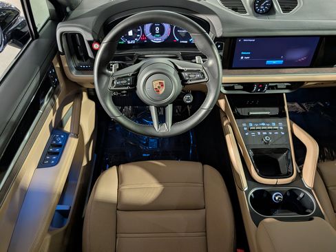 Certified 2024 Porsche Cayenne Turbo AWD/4WD image 6