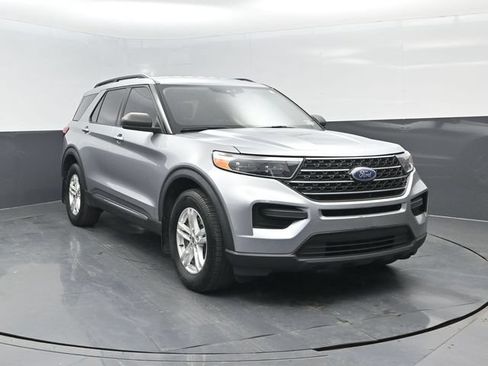 Used 2020 Ford Explorer XLT w/ Cold Weather Package AWD/4WD image 2
