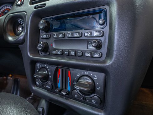 Used 2005 Chevrolet Monte Carlo SS image 16