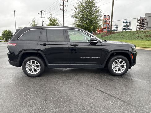 Used 2023 Jeep Grand Cherokee Limited w/ Trailer Tow Prep Group (B) AWD/4WD image 10