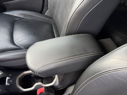 Used 2016 Jeep Renegade Limited image 14