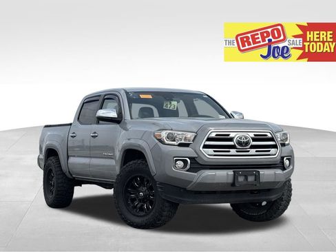 Used 2018 Toyota Tacoma Limited image 1