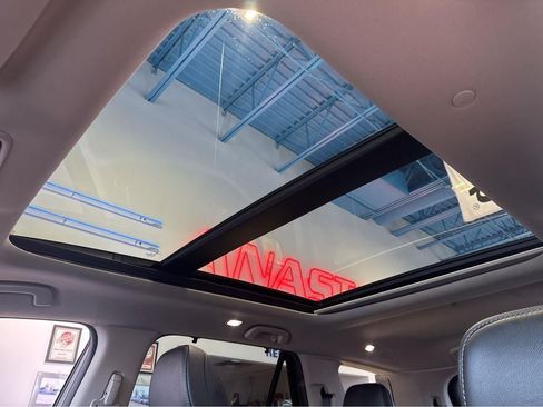 Used 2025 Honda Pilot Touring image 33