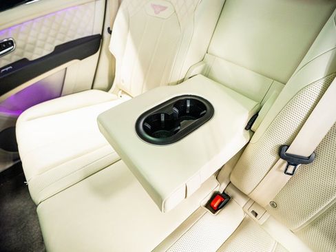 Used 2021 Bentley Bentayga image 61