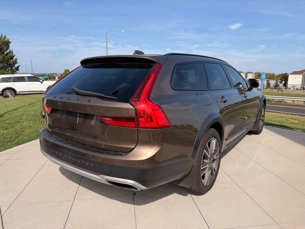 Used 2017 Volvo V90 T6 Cross Country AWD/4WD image 26