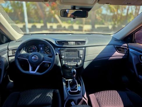 Used 2020 Nissan Rogue SV image 20