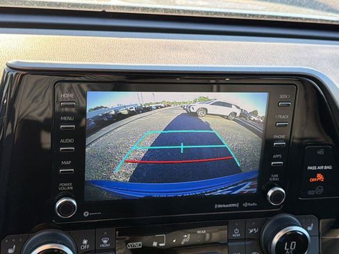 Used 2021 Toyota Highlander XLE image 34