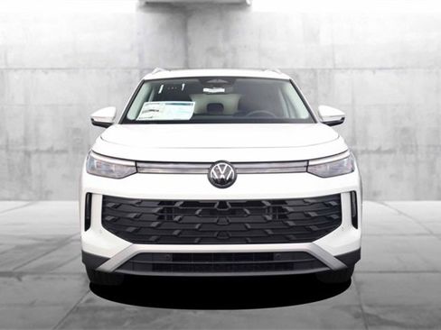New 2025 Volkswagen Tiguan SE image 4