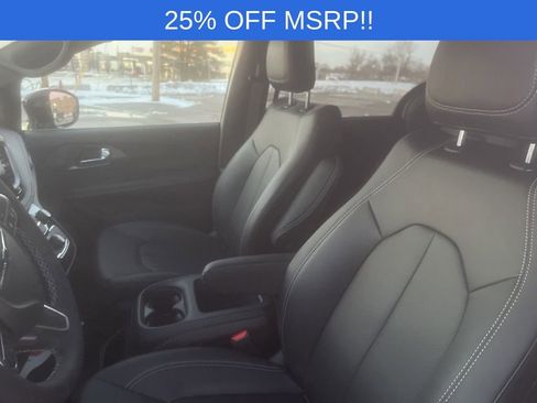 New 2026 Chrysler Pacifica Select image 10