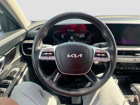 Used 2023 Kia Telluride EX w/ EX Captain's Chair Package FWD image 11