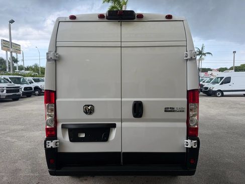 Used 2025 RAM ProMaster 2500 w/ Convenience Group FWD image 4
