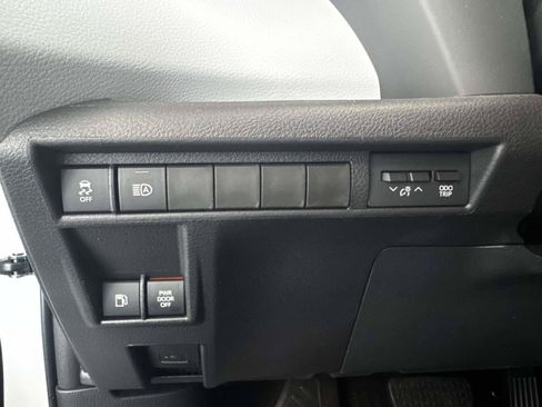 Used 2026 Toyota Sienna LE FWD image 20