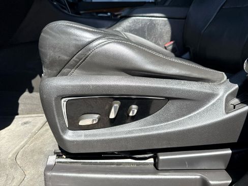 Used 2015 Cadillac Escalade Luxury image 14