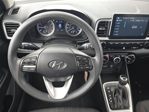 Used 2021 Hyundai Venue SE FWD image 14