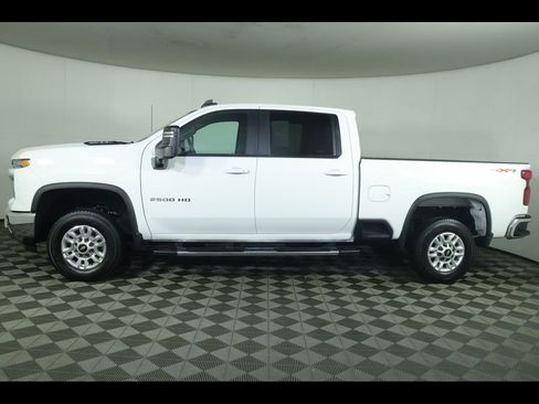 Used 2024 Chevrolet Silverado 2500 LT image 13
