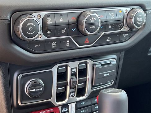 New 2025 Jeep Gladiator Rubicon w/ Convenience Group image 21