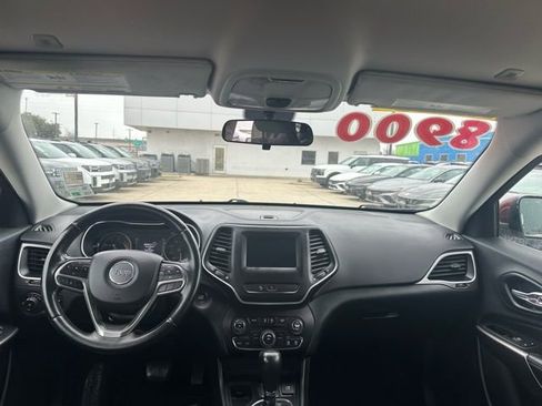 Used 2019 Jeep Cherokee Latitude Plus image 11