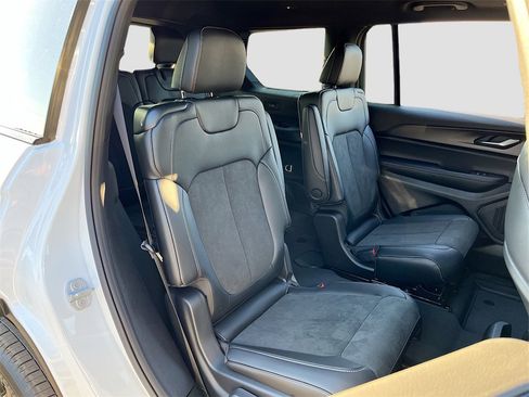 New 2025 Jeep Grand Cherokee L Altitude image 28